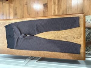 Vuori lux rib studio leggings size small